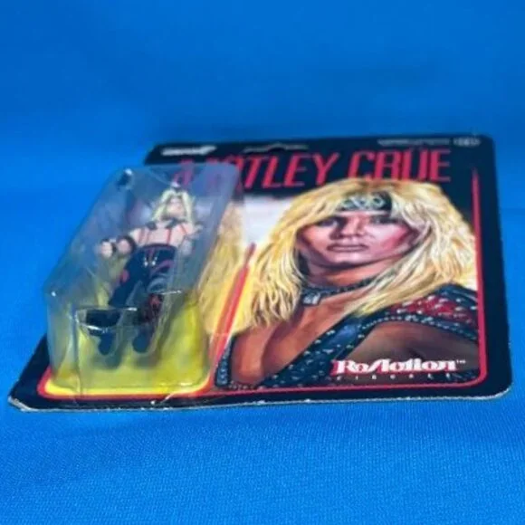 NEW ~ MOTLEY CRUE ~ VINCE NEIL ~ SHOUT AT THE DEVIL ~ COLLECTIBLE ACTION FIGURE - Picture 7 of 10